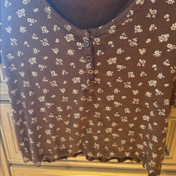 Hollister Flower Tee - Picture 2 of 7